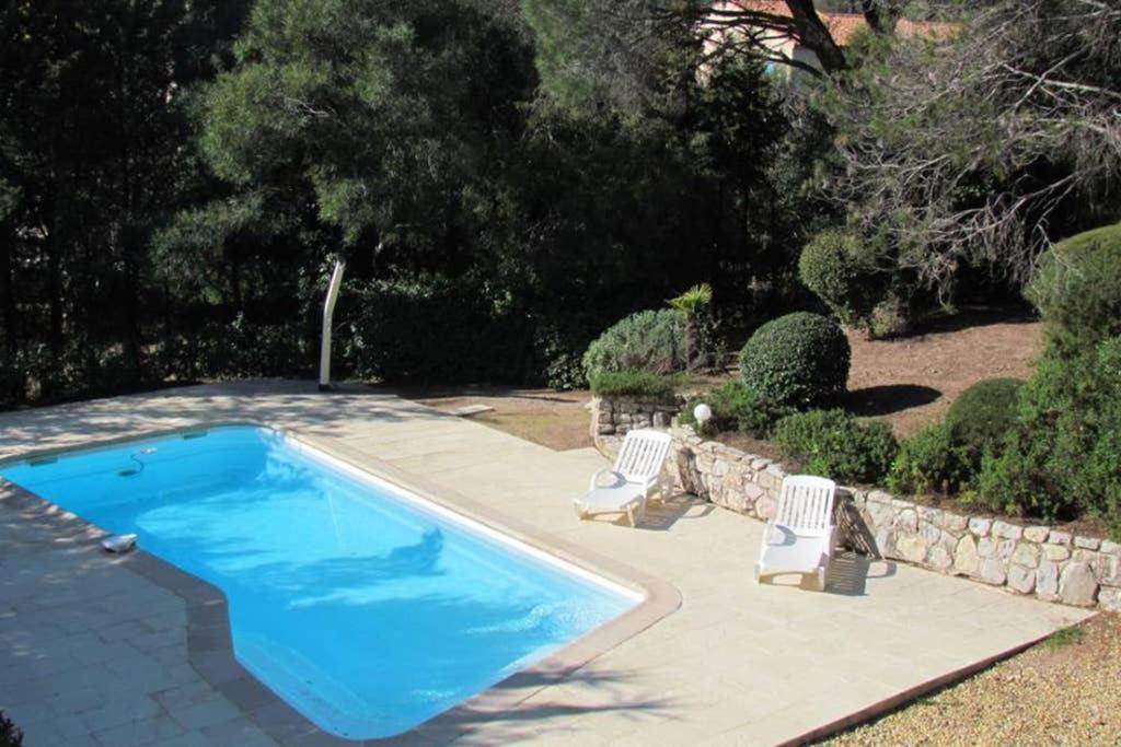 villa 8 pers, climatisée, piscine chauffée, un havre de paix sous les pins parasols Roquebrune-sur-Argens Exterior foto