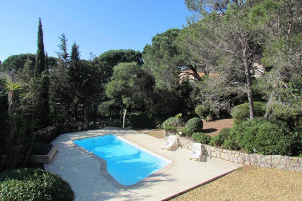 villa 8 pers, climatisée, piscine chauffée, un havre de paix sous les pins parasols Roquebrune-sur-Argens Exterior foto