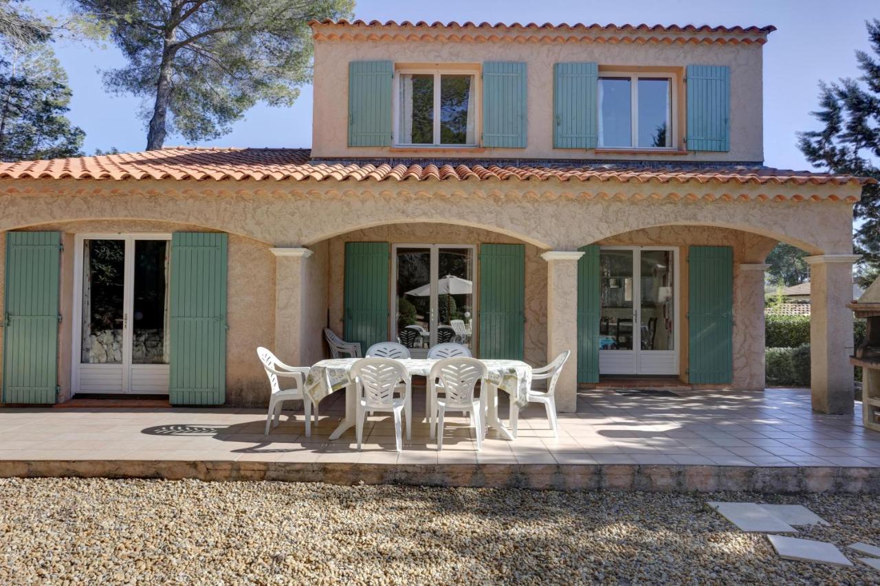 villa 8 pers, climatisée, piscine chauffée, un havre de paix sous les pins parasols Roquebrune-sur-Argens Exterior foto